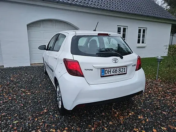 Toyota Yaris 2017 photo 3