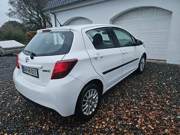 Toyota Yaris 2017 photo 4