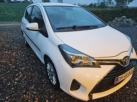 Toyota Yaris 2017 photo 2