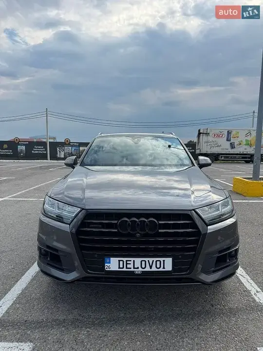 Audi Q7 2019 photo 2