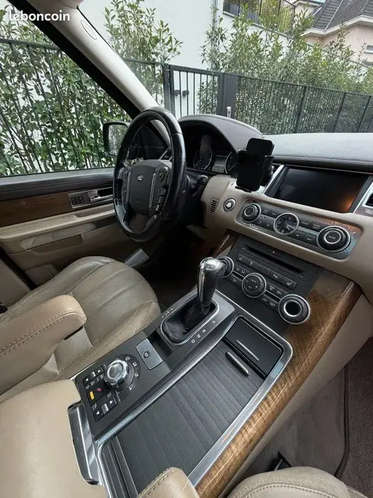Land Rover Range Rover Sport 2011 photo 3