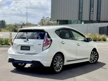 Toyota Aqua 2015 photo 3