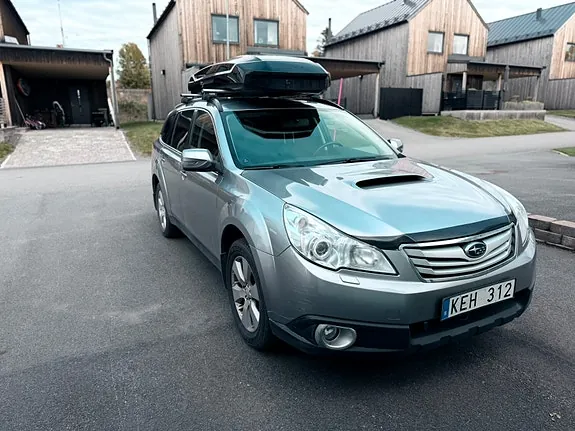 Subaru Outback 2010 photo 2