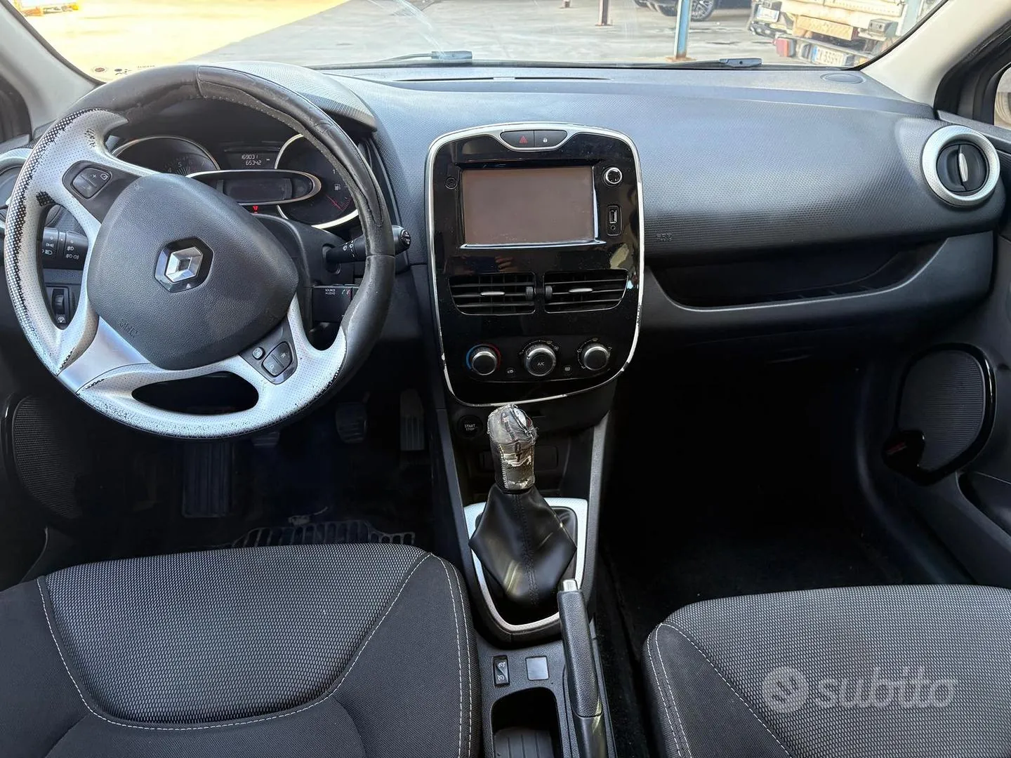 Renault Clio 2016 photo 2
