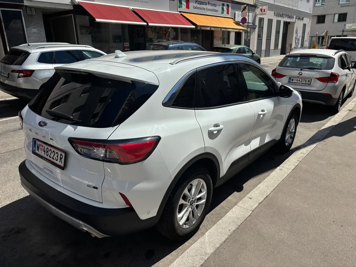 Ford Kuga 2022 photo 2