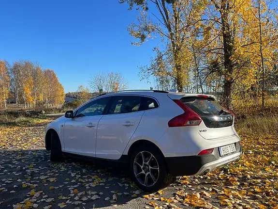Volvo V40 Cross Country 2015 photo 2