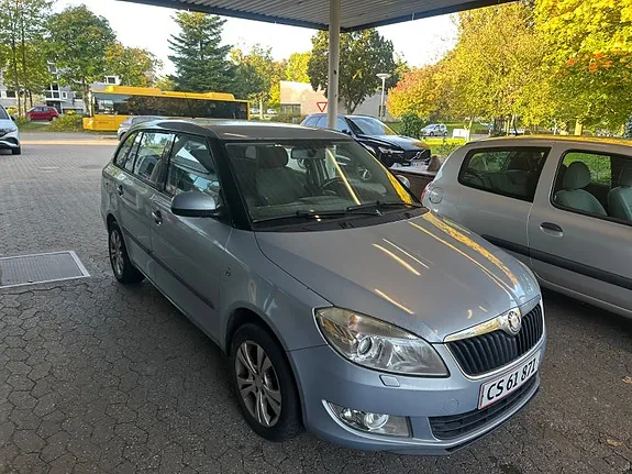 Skoda Fabia 2010 photo 2