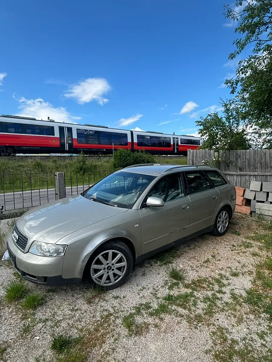 Audi A4 2002 photo 2