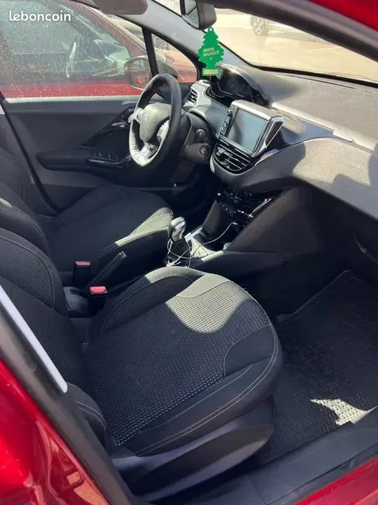 Peugeot 208 2018 photo 2