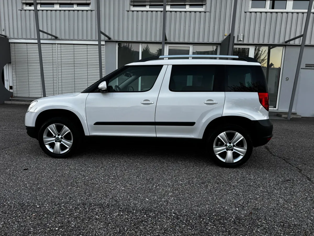 Skoda Fabia 2012 photo 3