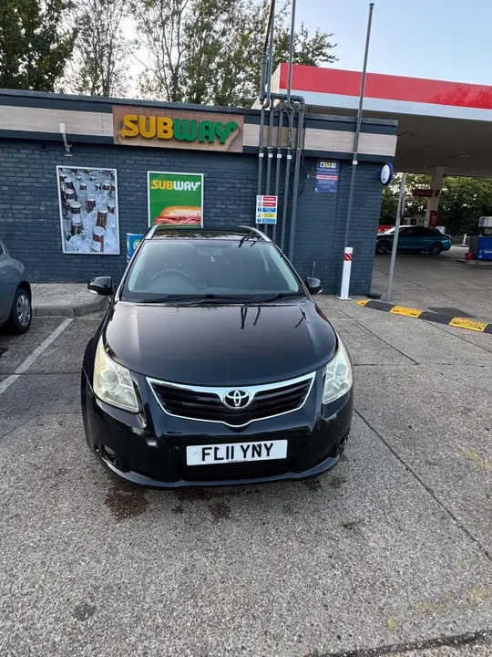 Toyota Avensis 2011 photo 2