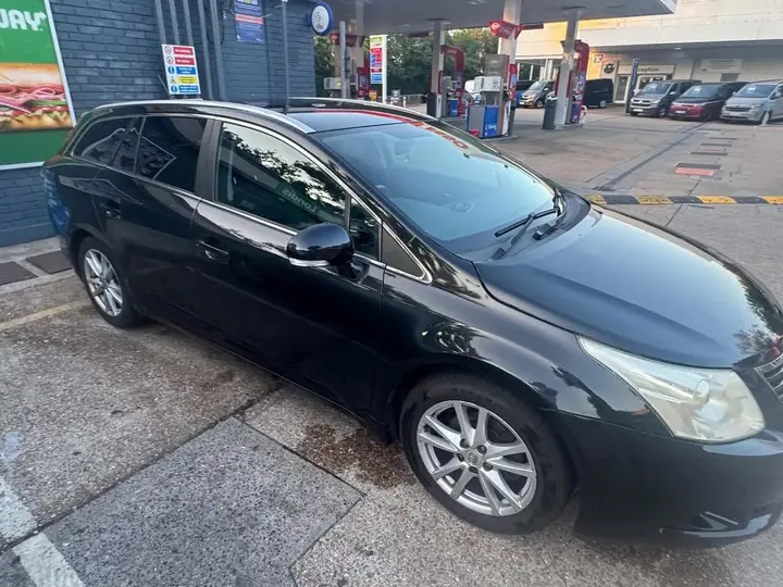Toyota Avensis 2011 photo 3