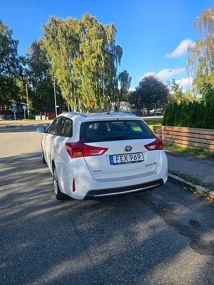 Toyota Auris 2014 photo 2