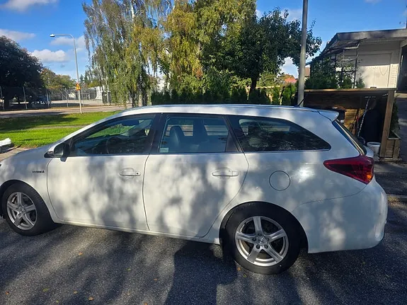Toyota Auris 2014 photo 3