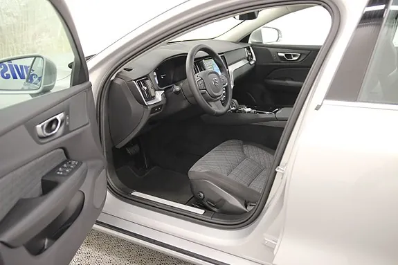 Volvo V60 2025 photo 2