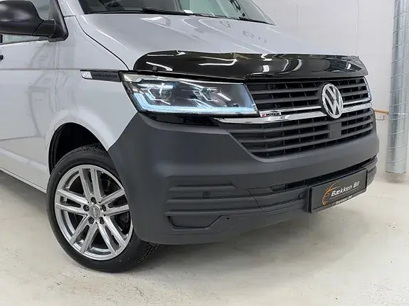 Volkswagen Transporter 2022 photo 2