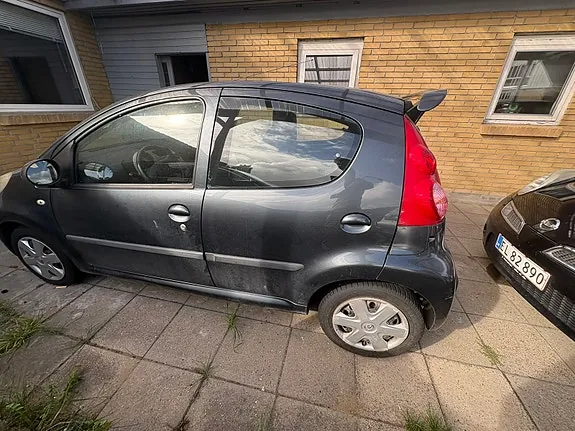 Peugeot 107 2008 photo 4