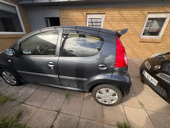 Peugeot 107 2008 photo 5