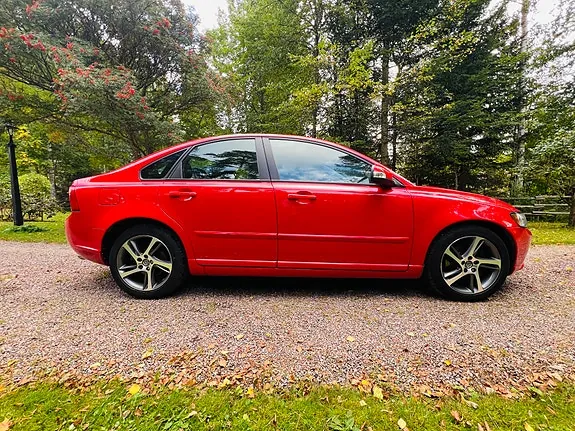 Volvo S40 2012 photo 2