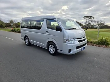 Toyota Hiace 2023 photo 2
