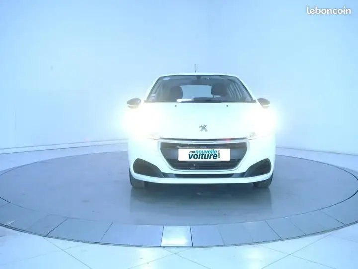 Peugeot 208 2019 photo 2