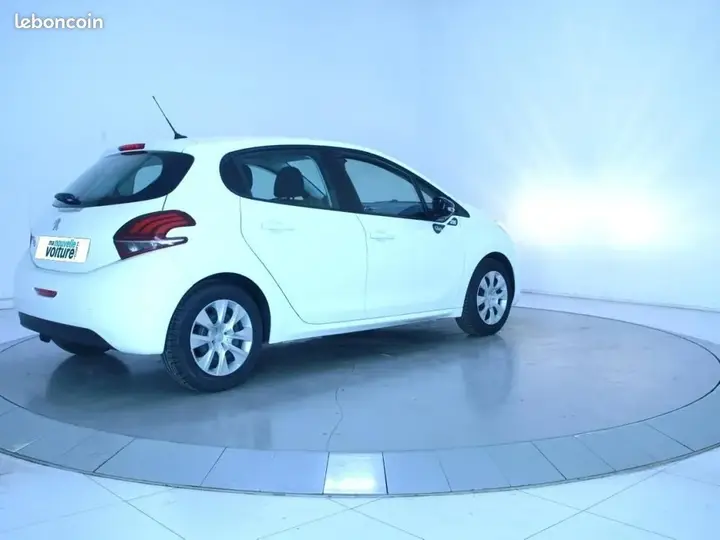 Peugeot 208 2019 photo 5