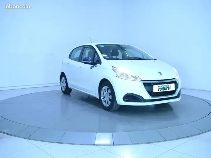 Peugeot 208 2019 photo 3