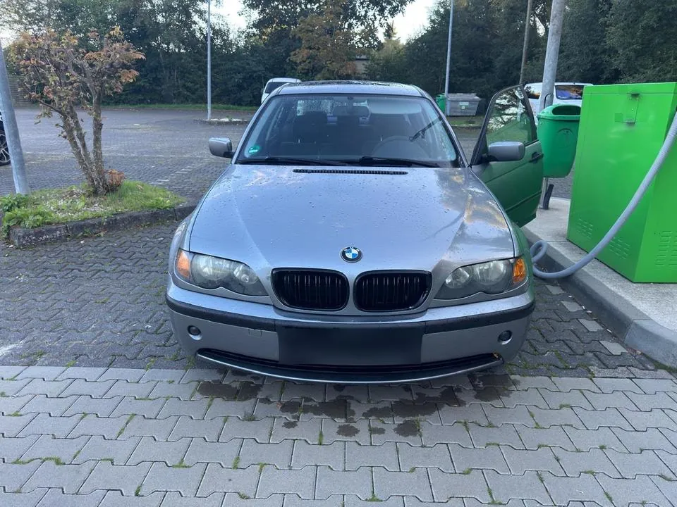 BMW 318I
