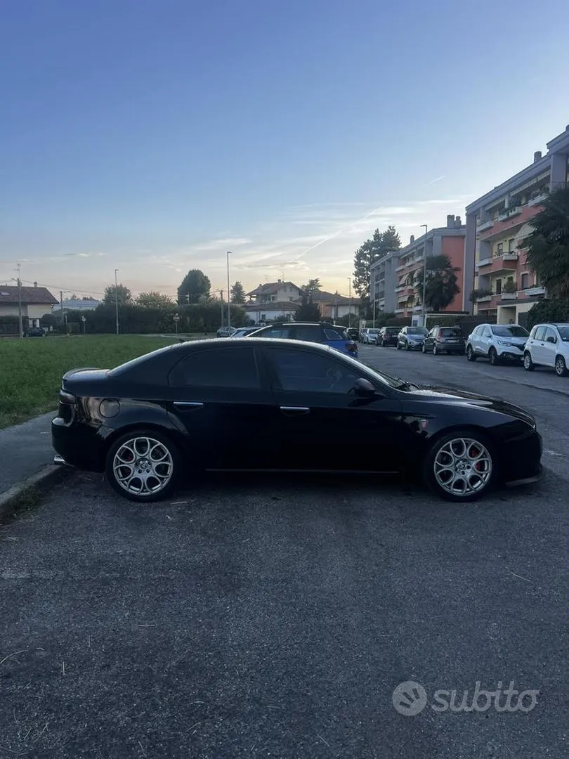 Alfa Romeo 159 2008 photo 4