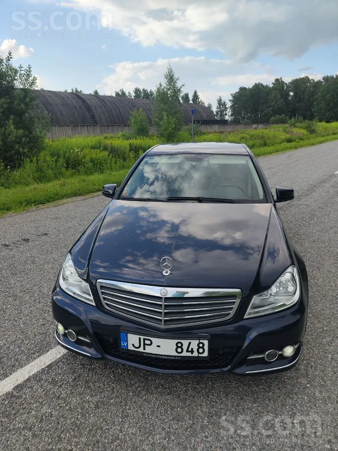 Mercedes-Benz C200 2012 photo 2