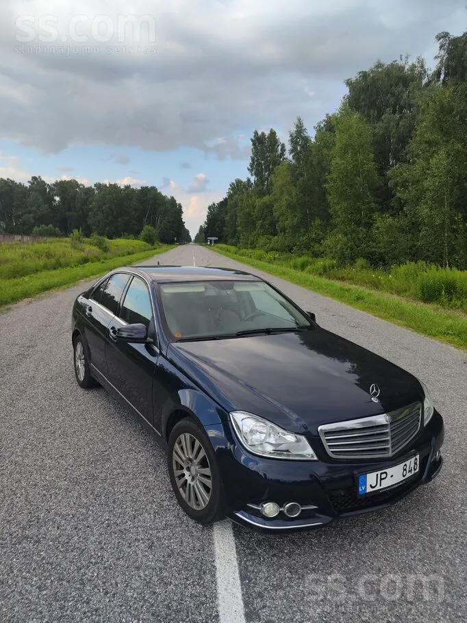 Mercedes-Benz C200 2012 photo 3