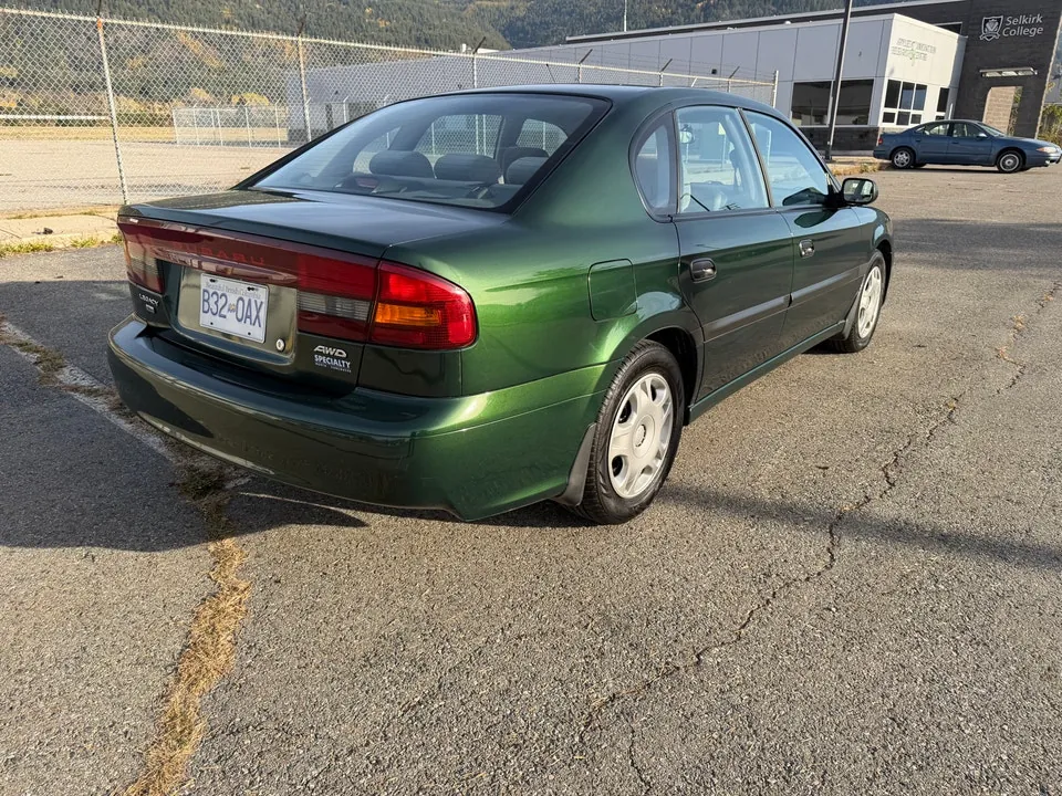 Subaru Legacy 2000 photo 3