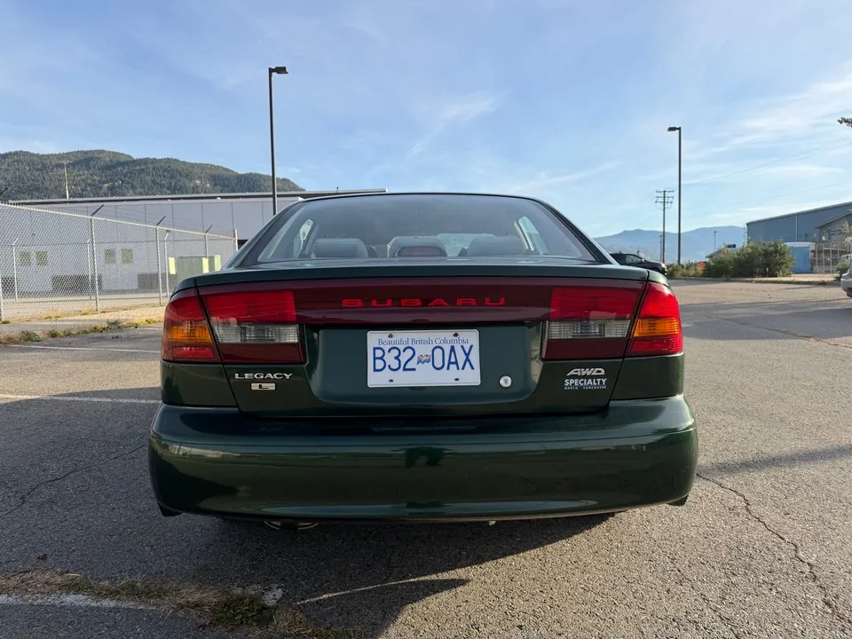 Subaru Legacy 2000 photo 4