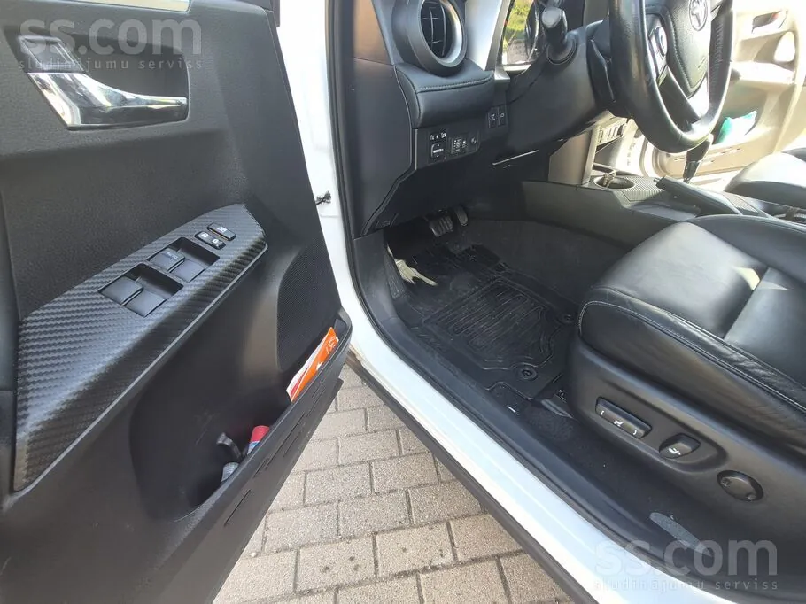 Toyota Rav 4 2015 photo 4