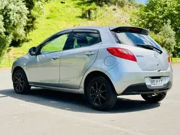 Mazda Demio 2013 photo 4