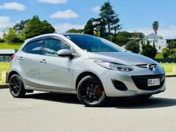 Mazda Demio 2013 photo 2