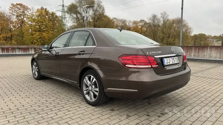 Mercedes-Benz E250 2013 photo 4