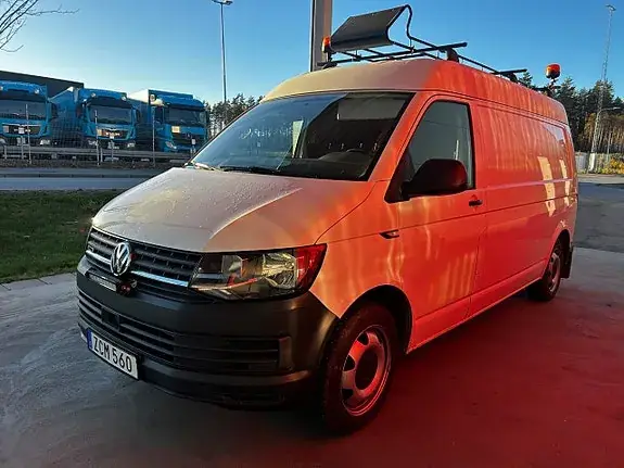 Volkswagen Transporter 2018 photo 2