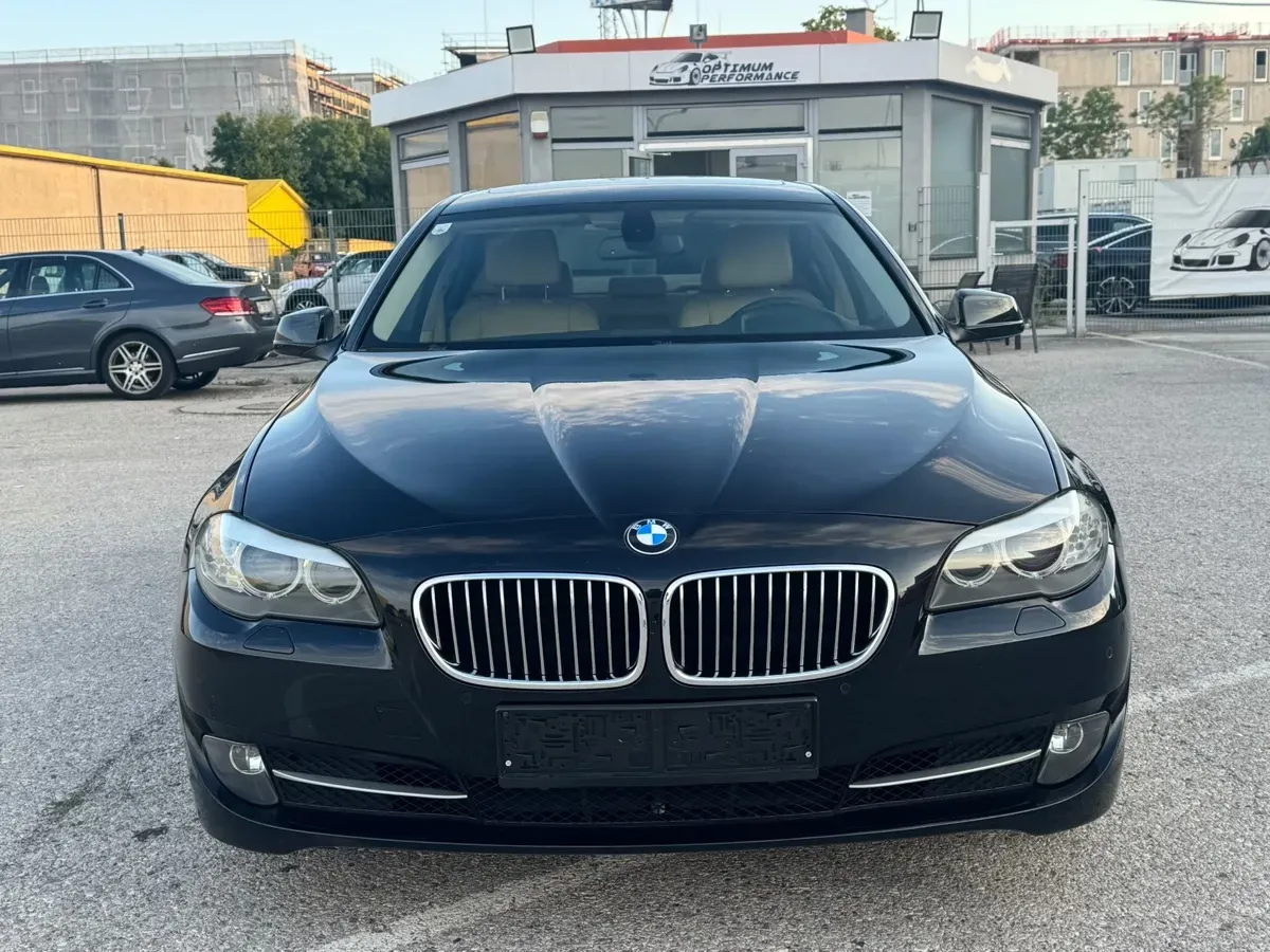 BMW 5 Series 2010 photo 2