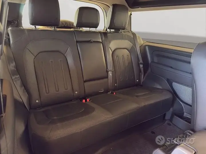 Land Rover Defender 2021 photo 5