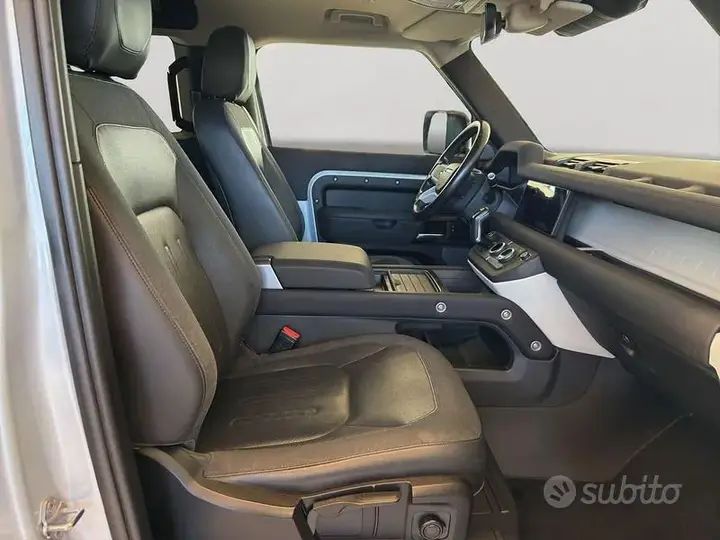 Land Rover Defender 2021 photo 3