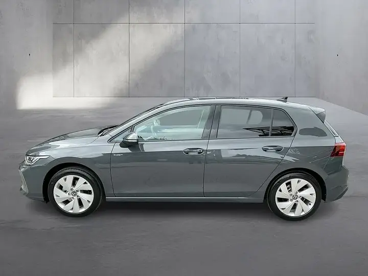 Volkswagen Golf 2026 photo 2