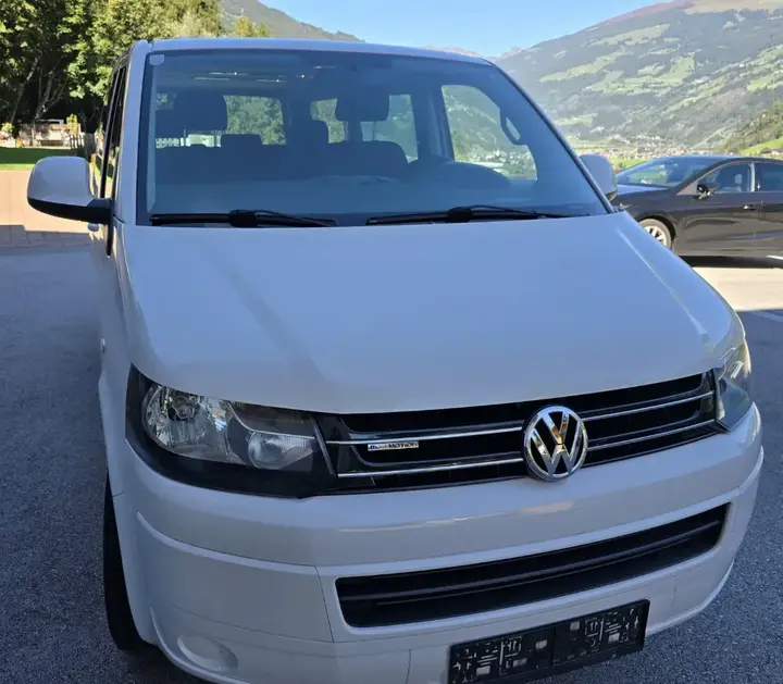 Volkswagen Multivan 2012 photo 2