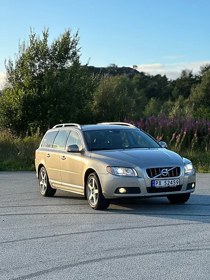 Volvo V70 2010 photo 2