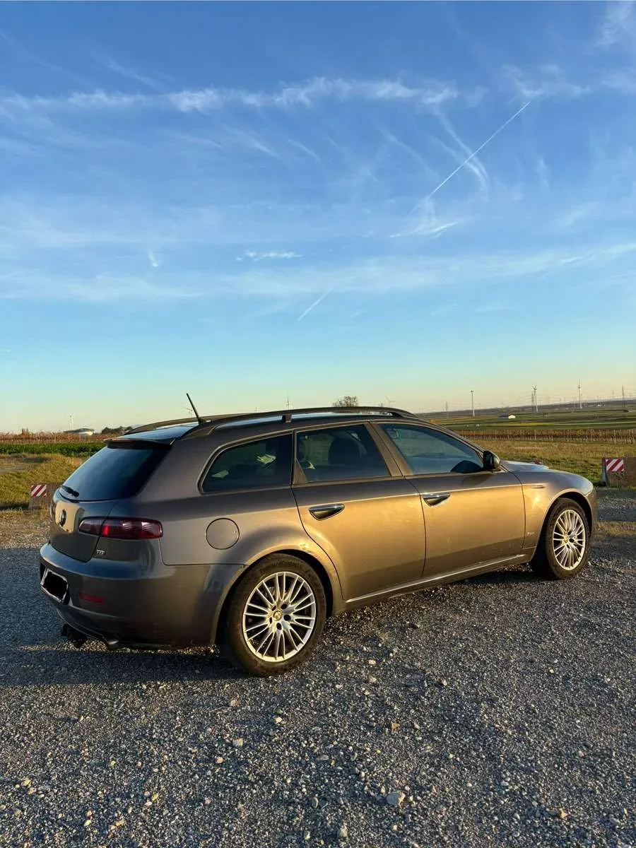 Alfa Romeo 159 2011 photo 3