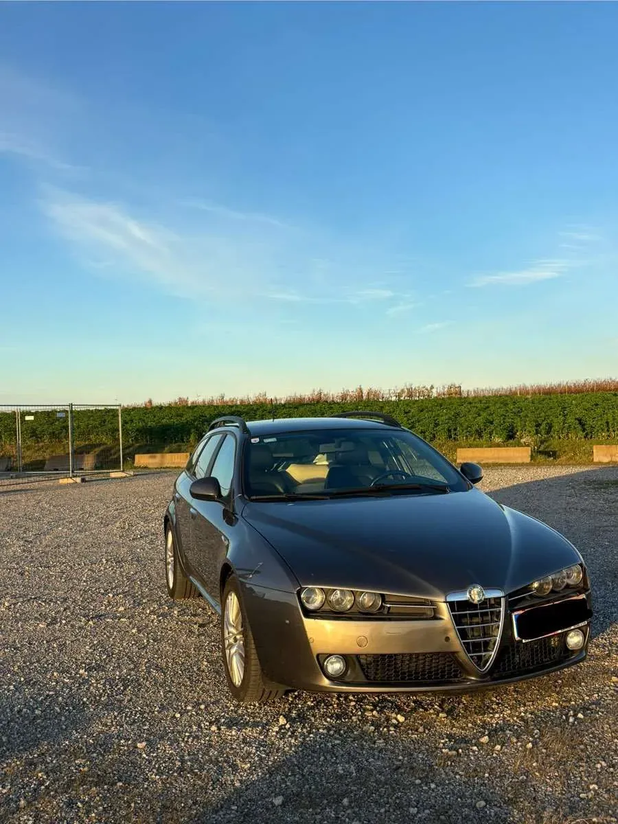 Alfa Romeo 159 2011 photo 2