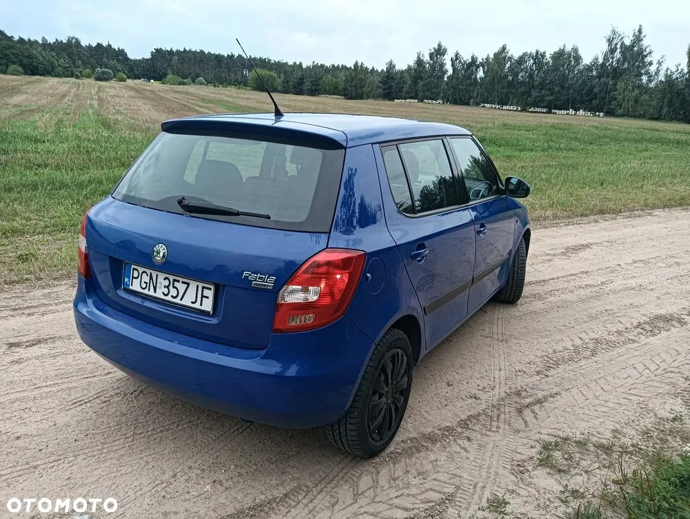 Skoda Fabia 2008 photo 2