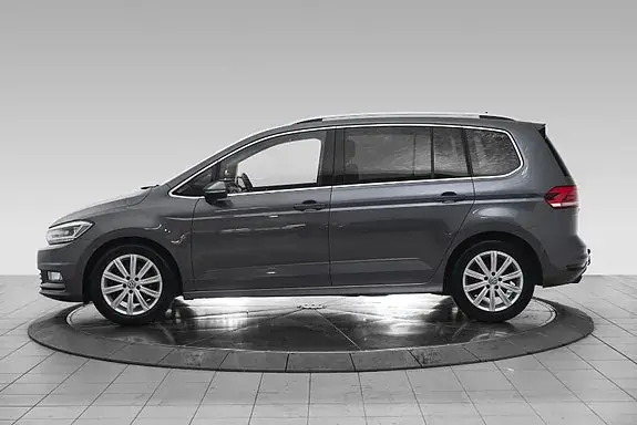 Volkswagen Touran 2017 photo 2