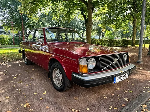 Volvo 242 1975 photo 2