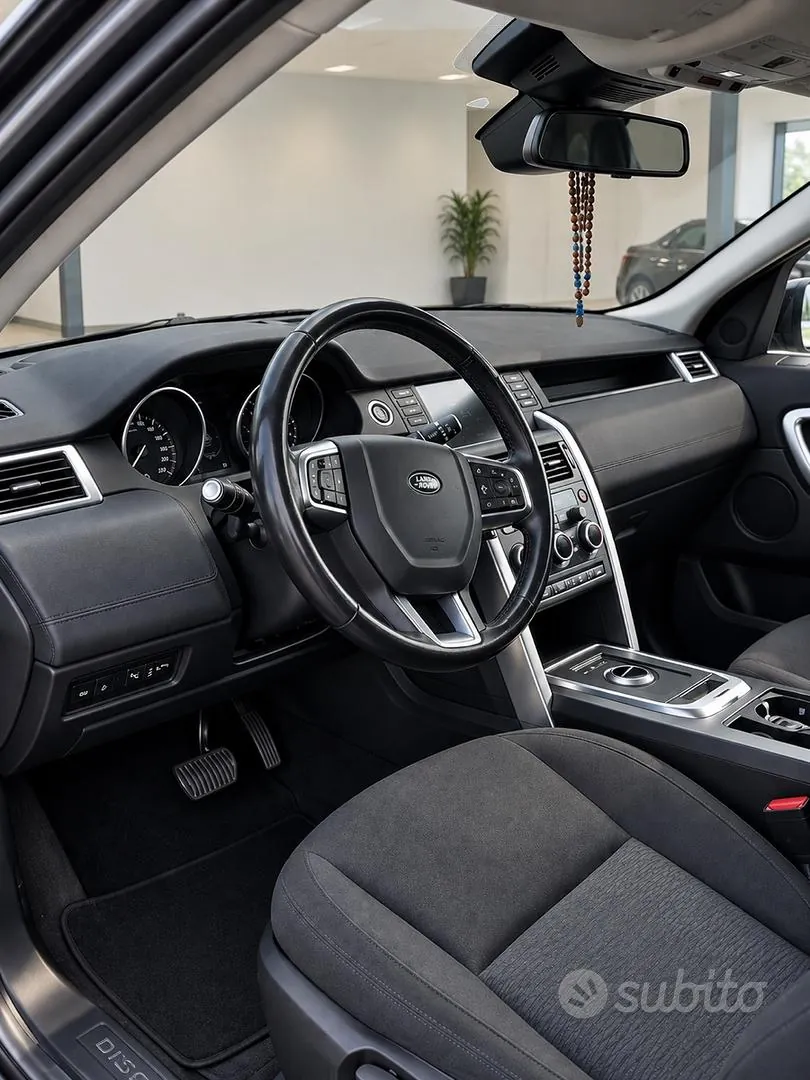 Land Rover Discovery Sport 2017 photo 4